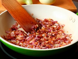 No More Burnt Onions! Learn 5 Simple Tips To Saute Them Like A Pro