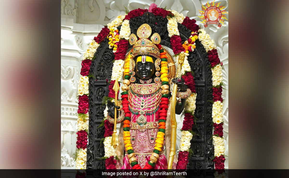 Devotees Celebrate 1st Holi With Ram Lalla At Ayodhya Temple
