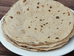 बासी रोटी खाने के हैं गजब के फायदे, जानने के बाद इसे फेंकने की बजाए Diet में करेंगे शामिल बासी रोटी खाने के हैं गजब के फायदे, जानने के बाद इसे फेंकने की बजाए Diet में करेंगे शामिल