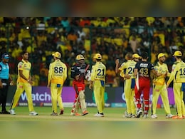 RCB चं 'प्ले ऑफ' गाठण्याचं स्वप्न राहणार अपूर्ण! CSK विरुद्धच्या मॅचपूर्वी Video Viral RCB चं 'प्ले ऑफ' गाठण्याचं स्वप्न राहणार अपूर्ण! CSK विरुद्धच्या मॅचपूर्वी Video Viral