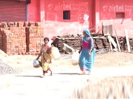 Ground Report : महाराष्ट्र के सोलापुर में पानी की किल्लत से परेशान लोग, सूखाग्रस्त घोषित किए गए 5 जिले Ground Report : महाराष्ट्र के सोलापुर में पानी की किल्लत से परेशान लोग, सूखाग्रस्त घोषित किए गए 5 जिले