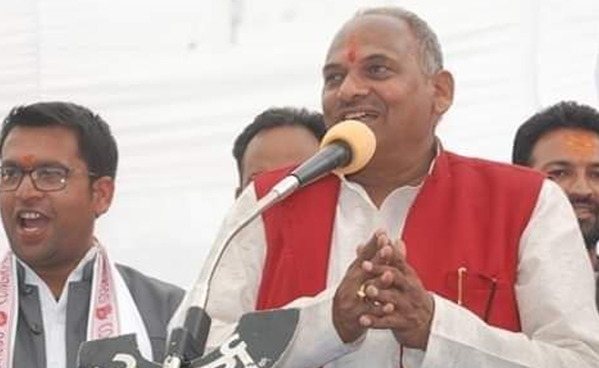 Lok Sabha Election से पहले कांग्रेस को फिर लगा बड़ा झटका, पूर्व विधायक सहित इतने नेता भाजपा में हुए शामिल