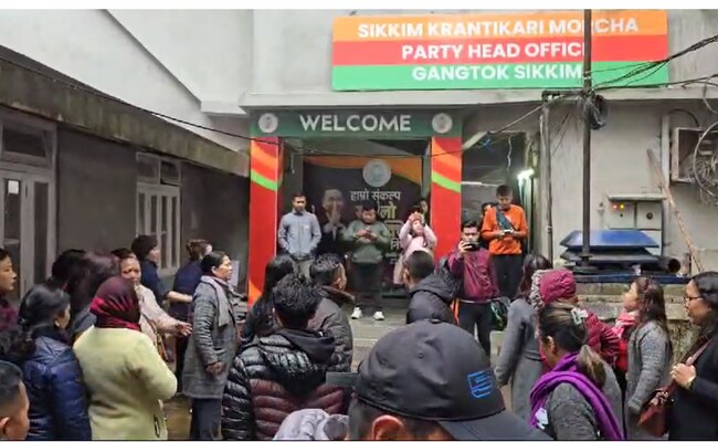 Sikkim's Ruling SKM Crosses Halfway Mark, Now Ahead In 27 Of 32 Seats