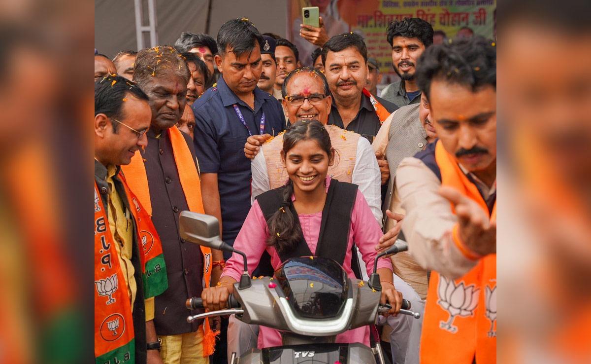 Elections 2024: शिवराज भैया को चुनाव लड़ने मोची ने दिए 10 रुपये, पूर्व सीएम ने कहा- नासमझ नेता हैं राहुल गांधी