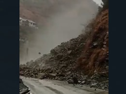 Video: Landslides Hit Vital Jammu-Srinagar Highway, Traffic Blocked Video: Landslides Hit Vital Jammu-Srinagar Highway, Traffic Blocked
