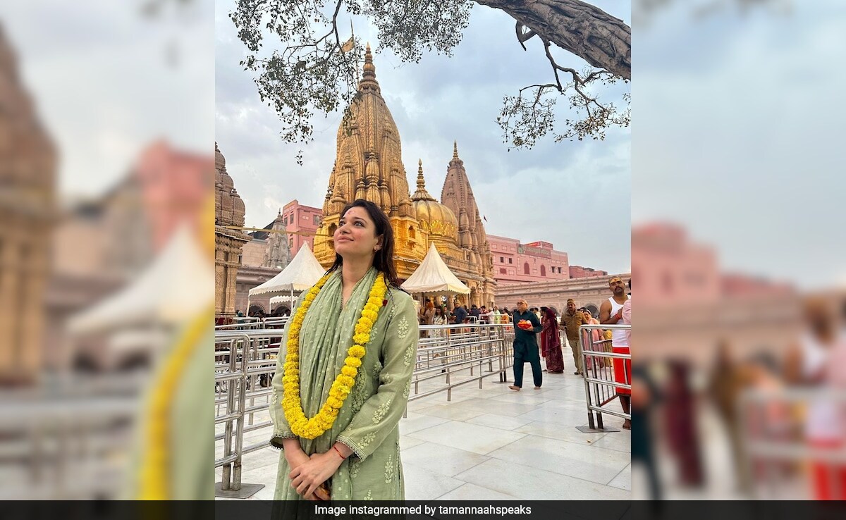 Tamannaah Visits Kashi Vishwanath Temple. See Pics
