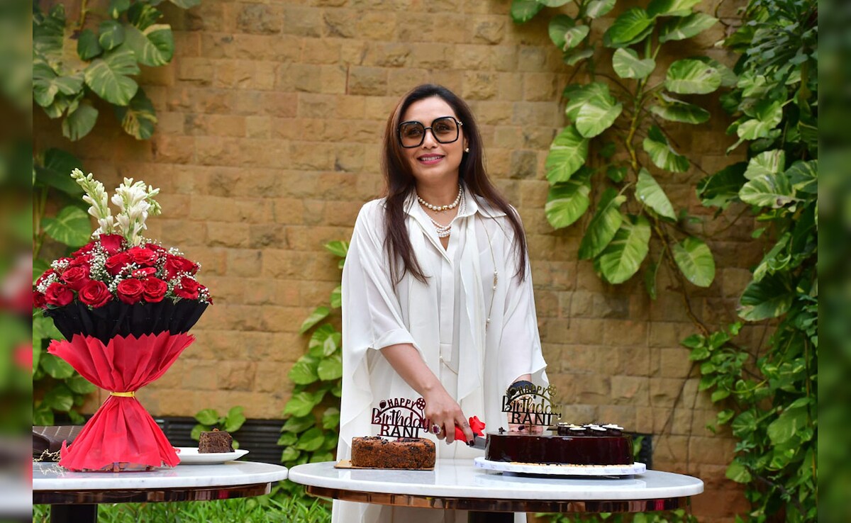 Rani Mukerji’s Advance Birthday Celebrations With The Mumbai Paparazzi Rani Mukerji’s Advance Birthday Celebrations With The Mumbai Paparazzi