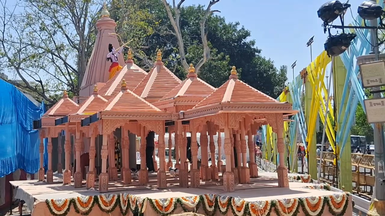 कोटा की होली में राम दरबार से चंद्रयान-3 तक की झांकियां