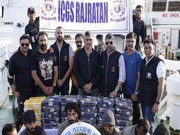 समुद्र के रास्ते ड्रग्स भेज रहा पाकिस्तान, नाव में 480 करोड़ की ड्रग्स ला रहे थे 6 तस्कर, अरब सागर में दबोचे गए समुद्र के रास्ते ड्रग्स भेज रहा पाकिस्तान, नाव में 480 करोड़ की ड्रग्स ला रहे थे 6 तस्कर, अरब सागर में दबोचे गए