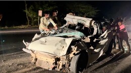 High-speed Car Collision: तेज रफ्तार कार डंपर से टकराई, गाड़ी के परखच्चे उड़े, पिता-पुत्र समेत तीन की मौत