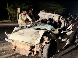 High-speed Car Collision: तेज रफ्तार कार डंपर से टकराई, गाड़ी के परखच्चे उड़े, पिता-पुत्र समेत तीन की मौत High-speed Car Collision: तेज रफ्तार कार डंपर से टकराई, गाड़ी के परखच्चे उड़े, पिता-पुत्र समेत तीन की मौत