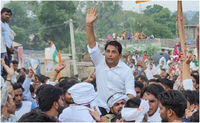 Rajasthan: दौसा से नरेश मीणा वापस लेंगे अपना नामांकन, अब मुकाबला मुरारी लाल मीणा और कन्हैया के बीच Rajasthan: दौसा से नरेश मीणा वापस लेंगे अपना नामांकन, अब मुकाबला मुरारी लाल मीणा और कन्हैया के बीच
