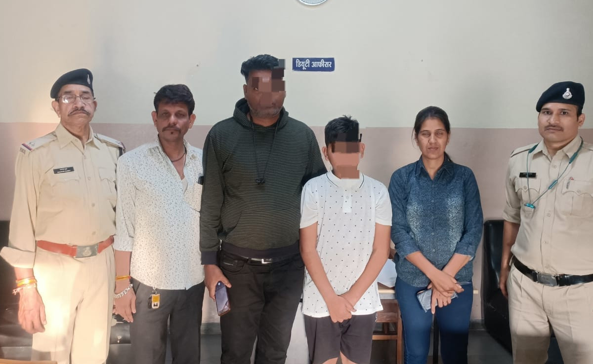 Indore News: ऑटो में बैठकर इंदौर से दिल्ली घूमने जा रहा था 11 वर्षीय बालक , जानिए- ड्राइवर ने कहां पहुंचा दिया