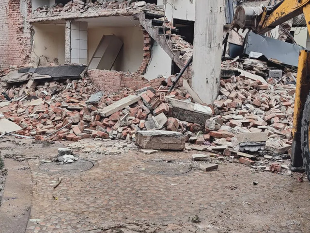 शराब कारोबारी पोंटी चड्ढा का दिल्ली में 400 करोड़ का फार्महाउस तोड़ा गया