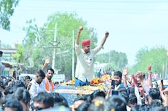 रविंद्र भाटी की आशीर्वाद यात्रा ने बीजेपी-कांग्रेस की उड़ाई नींद! रविंद्र भाटी की आशीर्वाद यात्रा ने बीजेपी-कांग्रेस की उड़ाई नींद!