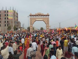 Khatu Shyam Mela: खाटूश्याम जी के दरबार में उमड़ा श्रद्धा का सैलाब, कल 5 लाख से अधिक भक्तों के पहुंचने की संभावना Khatu Shyam Mela: खाटूश्याम जी के दरबार में उमड़ा श्रद्धा का सैलाब, कल 5 लाख से अधिक भक्तों के पहुंचने की संभावना