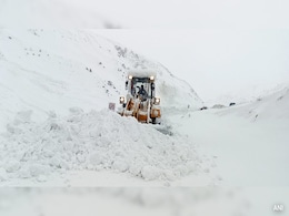 2 Dead, 472 Roads Blocked As Landslides, Avalanches Hit Parts Of Himachal Pradesh 2 Dead, 472 Roads Blocked As Landslides, Avalanches Hit Parts Of Himachal Pradesh