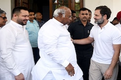 Opposition Parties Finalise Bihar Seat Sharing: RJD 26, Congress 9, Left 5 Opposition Parties Finalise Bihar Seat Sharing: RJD 26, Congress 9, Left 5