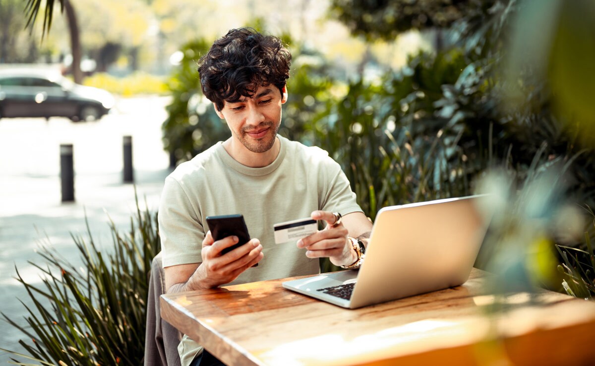 By earning rewards on every purchase made via the app