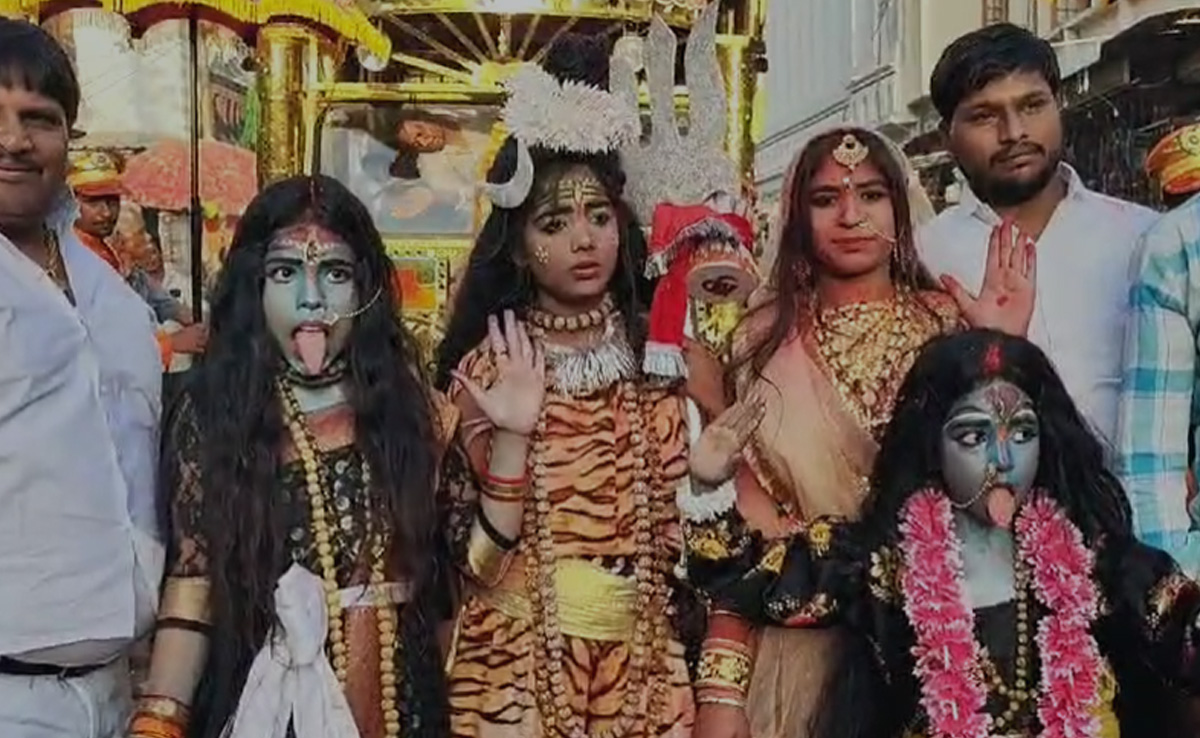 Ujjain: बाबा महाकाल के वेडिंग रिसेप्शन में दिखा भक्ति का मनमोहक नजारा, भक्तों ने गिफ्ट किए बुलेट और इलेक्ट्रॉनिक सामान