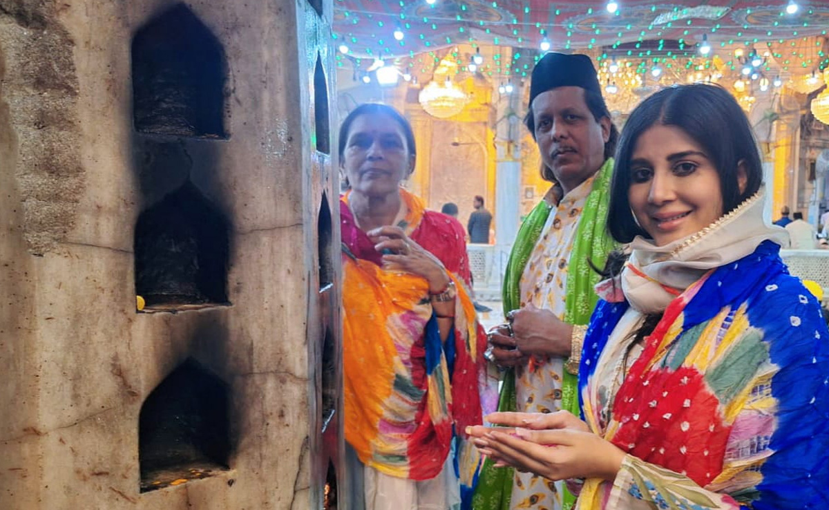 अभिनेत्री मिशिका ने ख्वाजा गरीब नवाज के दर पर&nbsp;दी हाजिरी, 'माफिया क्वीन' की सफलता के लिए मांगी दुआ