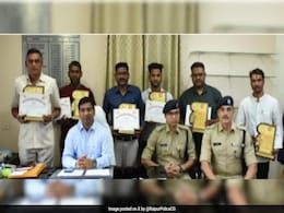 Raipur Police Put Up Billboards Of People Who Help Accident Victims Raipur Police Put Up Billboards Of People Who Help Accident Victims