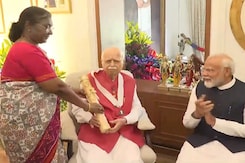 President Murmu Confers Bharat Ratna To Veteran BJP Leader LK Advani President Murmu Confers Bharat Ratna To Veteran BJP Leader LK Advani