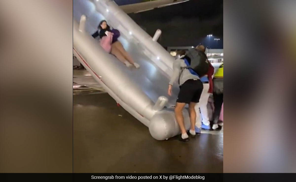 Passengers Evacuated From Flight In US Due To "Strong Odour"