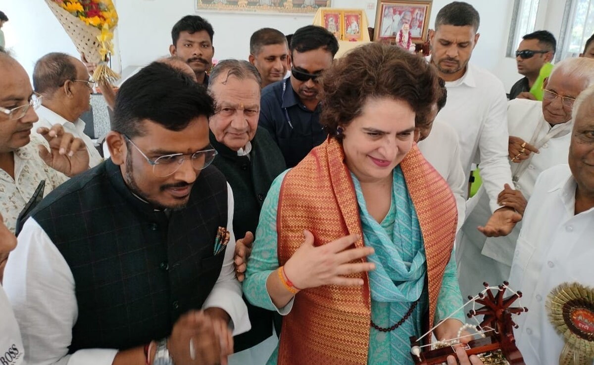 कौन हैं अक्षय कांति बम, इंदौर में कांग्रेस पर फोड़ा 'सियासी बम', भाजपा ने किया स्‍वागत