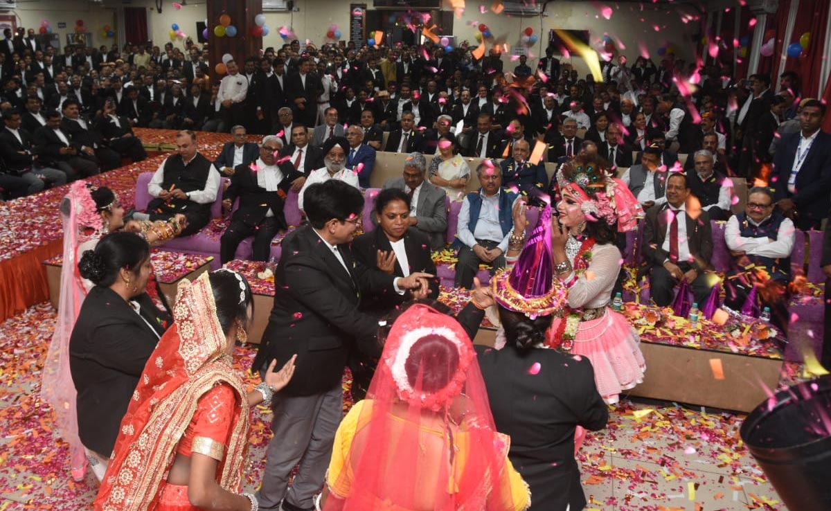 MP हाईकोर्ट में भी दिखी होली की धूम, बार एसोसिएशन ने अलग तरीके से मनाया रंगों का त्योहार