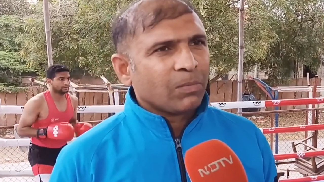 जोधपुर के खाकी वर्दी वाले द्रोणाचार्य विनोद आचार्य, हजारों मुक्केबाजों को देते हैं प्रशिक्षण