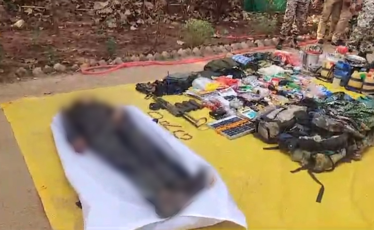 Chhattisgarh: कांकेर में पुलिस-नक्सलियों की बीच मुठभेड़, एक जवान शहीद, 10 लाख का इनामी नक्सली भी ढेर