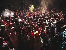 Holi festival 2024  : दिल्ली में इन जगहों पर खेली जाती है बेस्ट होली, जरूर जाएं दोस्तों के साथ Holi festival 2024  : दिल्ली में इन जगहों पर खेली जाती है बेस्ट होली, जरूर जाएं दोस्तों के साथ