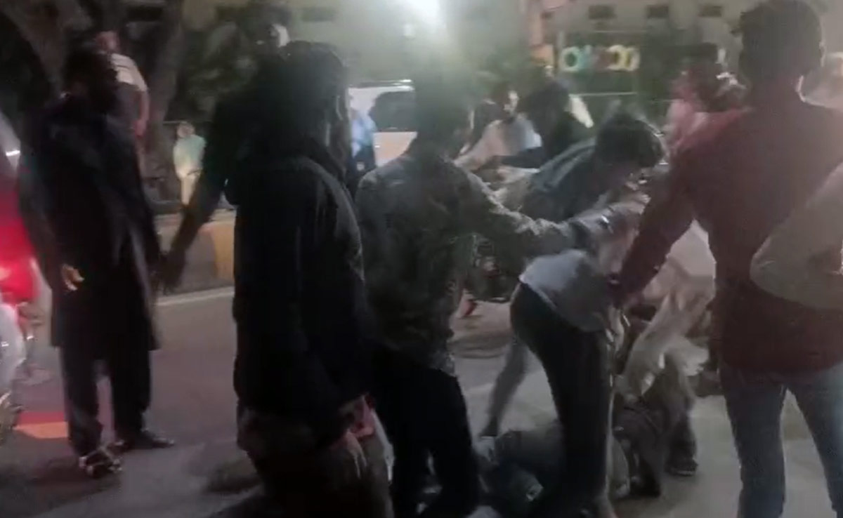 Ratlam News: शराब के लिए मांगते थे पैसे-मारपीट कर फैलाते थे दहशत, अब पुलिस ने निकाला जुलूस, देखिए वीडियो