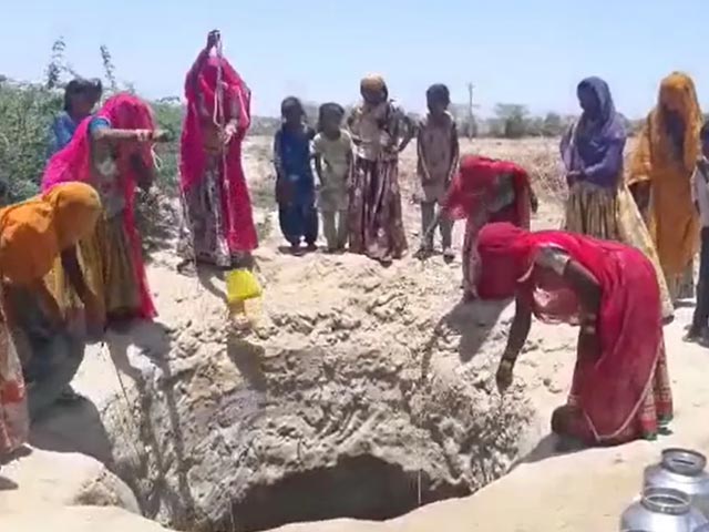 Digging A Pit Every 2 Days, How This Parched Rajasthan Village Gets Water
