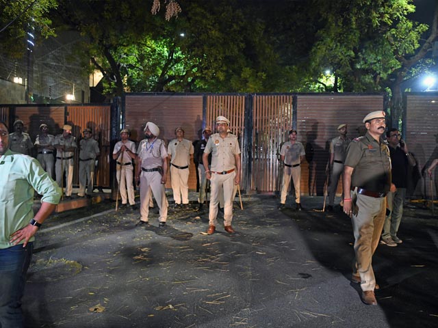 ED Arrests Arvind Kejriwal Live Updates: 2 घंटे की पूछताछ के बाद ED ने केजरीवाल को किया अरेस्ट