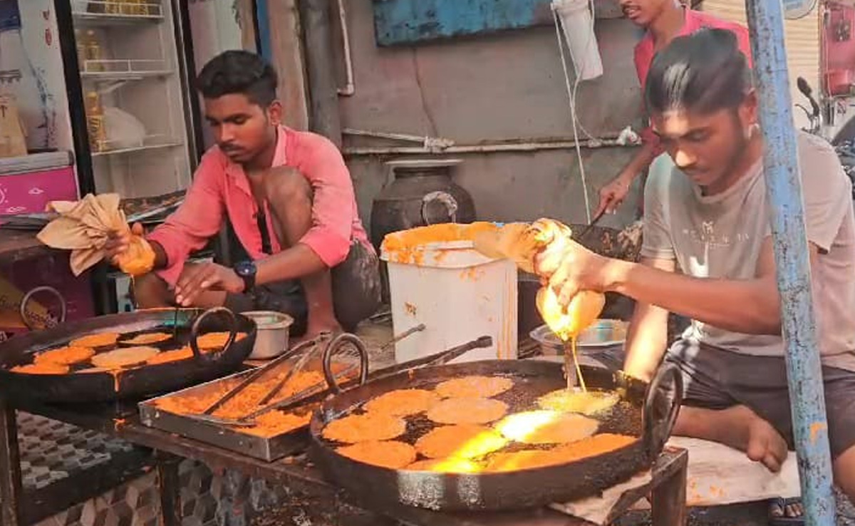 Holi Special: रंगों के त्योहार को खास तरीके से मनाता है सिंधी समाज, इस मिठाई के बिना अधूरी है इनकी होली