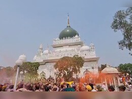 देवा शरीफ की विश्व प्रसिद्ध होली... दरगाह में हिन्दू-मुस्लिम मिलकर उड़ाते हैं गुलाल देवा शरीफ की विश्व प्रसिद्ध होली... दरगाह में हिन्दू-मुस्लिम मिलकर उड़ाते हैं गुलाल