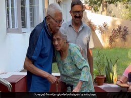 प्यार के 60 साल...इस उम्र में भी प्रेमी-प्रेमिका की तरह एक-दूसरे को चाहते हैं ये बुजुर्ग पति-पत्नी, दिल जीत लेगी कहानी प्यार के 60 साल...इस उम्र में भी प्रेमी-प्रेमिका की तरह एक-दूसरे को चाहते हैं ये बुजुर्ग पति-पत्नी, दिल जीत लेगी कहानी