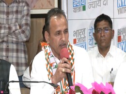 Rajasthan Politics: कांग्रेस में शामिल हुए हनुमान बेनीवाल के करीबी उम्मेदाराम बेनीवाल, बाड़मेर लोकसभा सीट से लड़ सकते हैं चुनाव Rajasthan Politics: कांग्रेस में शामिल हुए हनुमान बेनीवाल के करीबी उम्मेदाराम बेनीवाल, बाड़मेर लोकसभा सीट से लड़ सकते हैं चुनाव