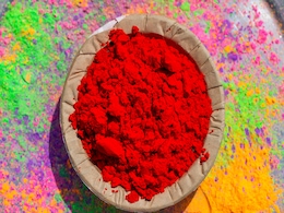केमिकल वाले रंगों से इस साल ना खेलें होली, घर पर ऐसे बनाएं हर्बल गुलाल, नुकसान से बचेगी त्वचा केमिकल वाले रंगों से इस साल ना खेलें होली, घर पर ऐसे बनाएं हर्बल गुलाल, नुकसान से बचेगी त्वचा