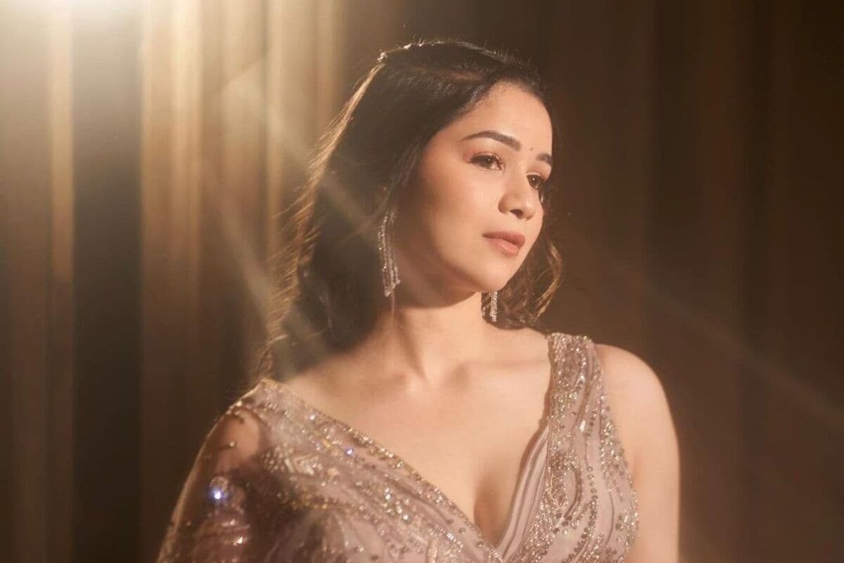 Sara Tendulkar's Floral Finesse: A Summer Wardrobe Inspiration We Can't Resist! Sara Tendulkar's Floral Finesse: A Summer Wardrobe Inspiration We Can't Resist!