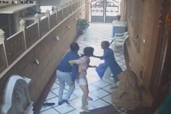Video: Hyderabad Woman, Daughter Fight-Off Armed Robbers Who Entered Home Video: Hyderabad Woman, Daughter Fight-Off Armed Robbers Who Entered Home