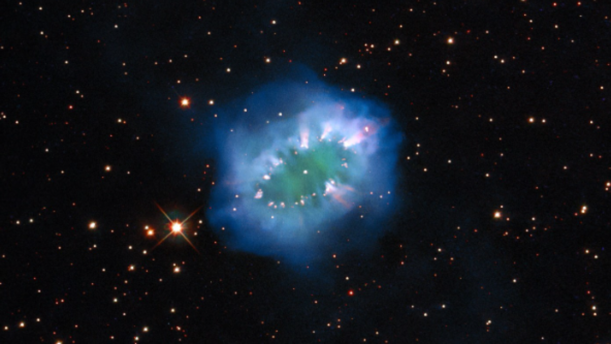 NASA Captures Stunning 'Cosmic Jewellery' 15,000 Light Years From Earth