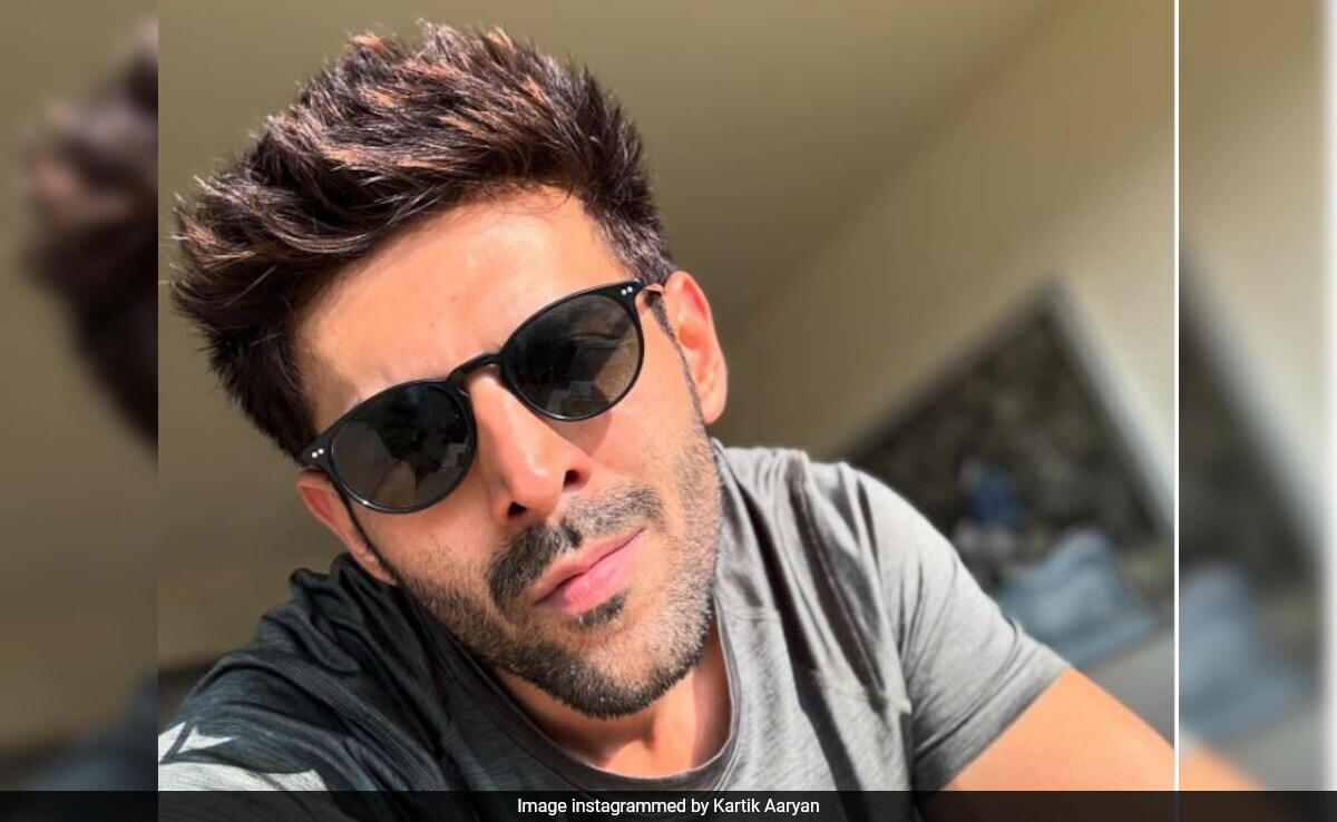 The Internet Is Impressed By This "Spexy" Pic Of Kartik Aaryan