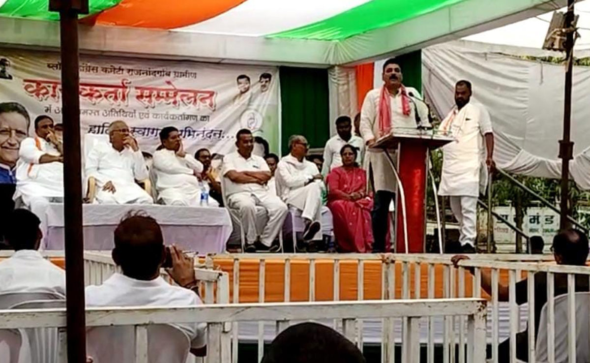 पूर्व CM भूपेश बघेल के सामने कांग्रेस नेता ने निकाली भड़ास, खूब सुनाई खरी-खोटी, लगाए ये गंभीर आरोप