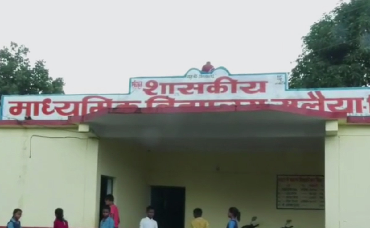 MP News: 'संस्कृत के पेपर में खोल दिया विज्ञान का पैकेट' शिक्षकों की घोर लापरवाही सामने आने के बाद बड़ी कार्रवाई