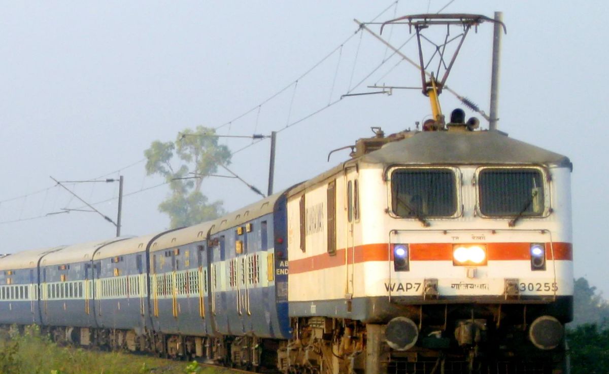 Holi Special Train: रेल यात्रियों के लिए होली पर आई बड़ी खुशखबरी, अब इस रूट पर तीन-तीन ट्रिप चलेगी होली स्पेशल ट्रेन