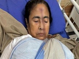 CM ममता बनर्जी के माथे पर घर में गिरने से लगी गंभीर चोट, इलाज के बाद अस्पताल से मिली छुट्टी CM ममता बनर्जी के माथे पर घर में गिरने से लगी गंभीर चोट, इलाज के बाद अस्पताल से मिली छुट्टी