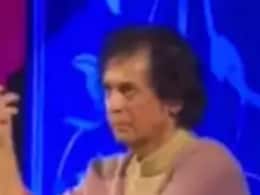 उस्ताद जाकिर हुसैन ने अपनी कला से जीता शिवभक्तों का दिल, तबले पर बजाया महादेव का डमरू, किया शंखनाद उस्ताद जाकिर हुसैन ने अपनी कला से जीता शिवभक्तों का दिल, तबले पर बजाया महादेव का डमरू, किया शंखनाद